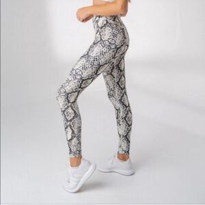 Balance Collection White Black Snake Skin Print Leggings Size S